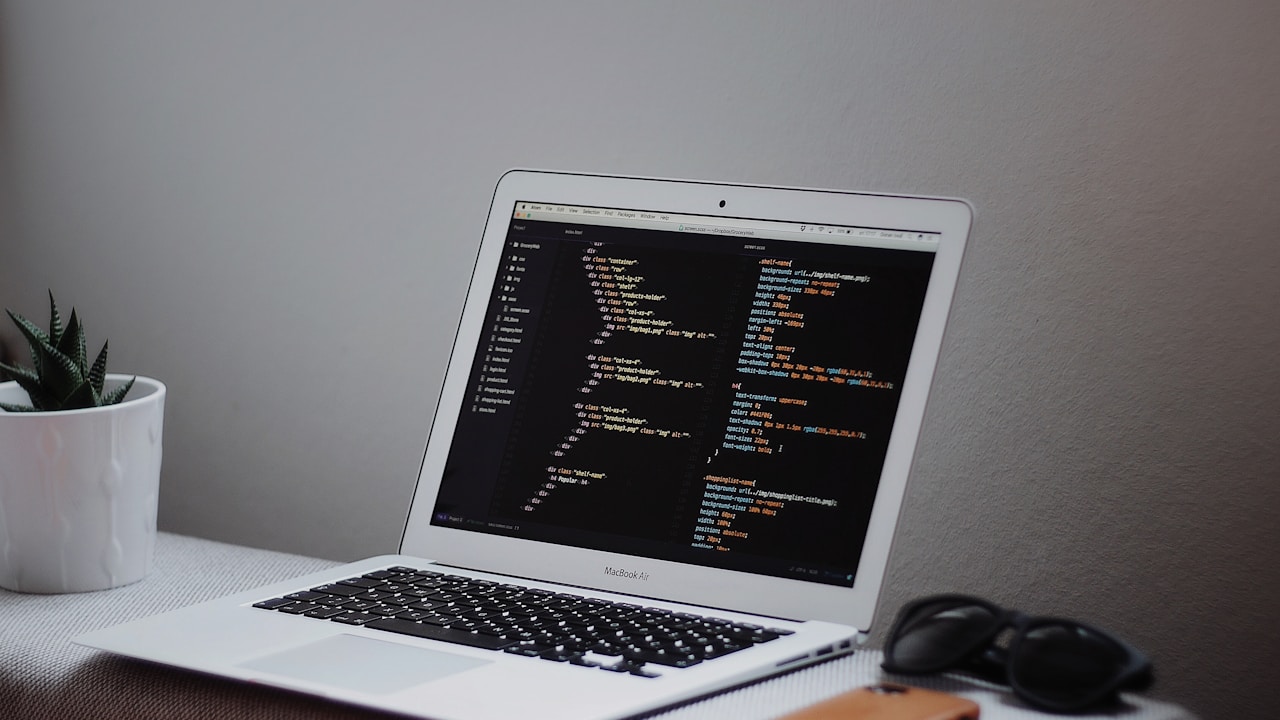 Excelの表全体をマウスでドラッグして選択している様子のスクリーンショット